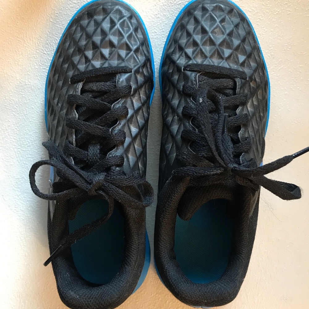 Boys indoor soccer shoes size 3